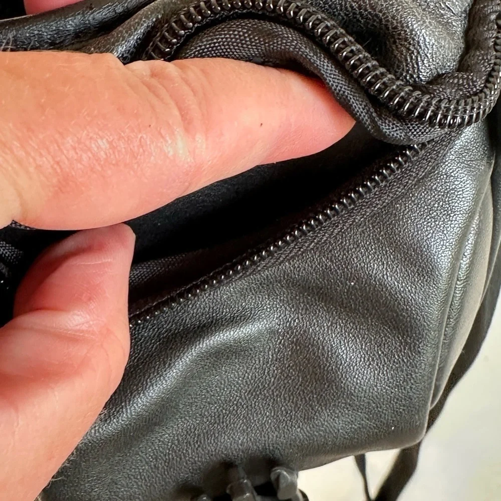 Vintage Nikon 5523 Black Leather Camera Crossbody Mesh & Zipper Pockets Bag